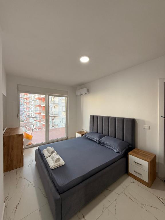 En eller flere senge i et værelse på Kron apartment