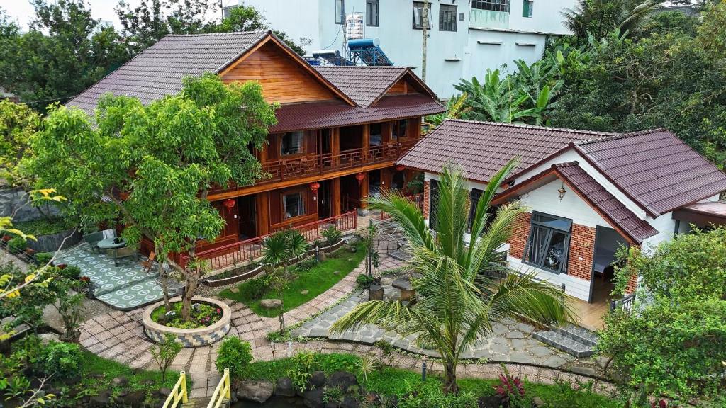 En have udenfor Homely House Bảo Lộc