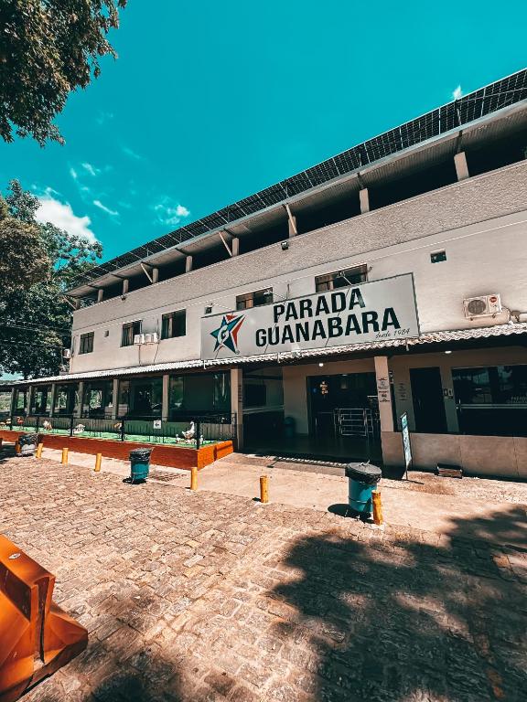 a building with a sign that reads pandaria guatemala at Parada Guanabara in Belo Oriente