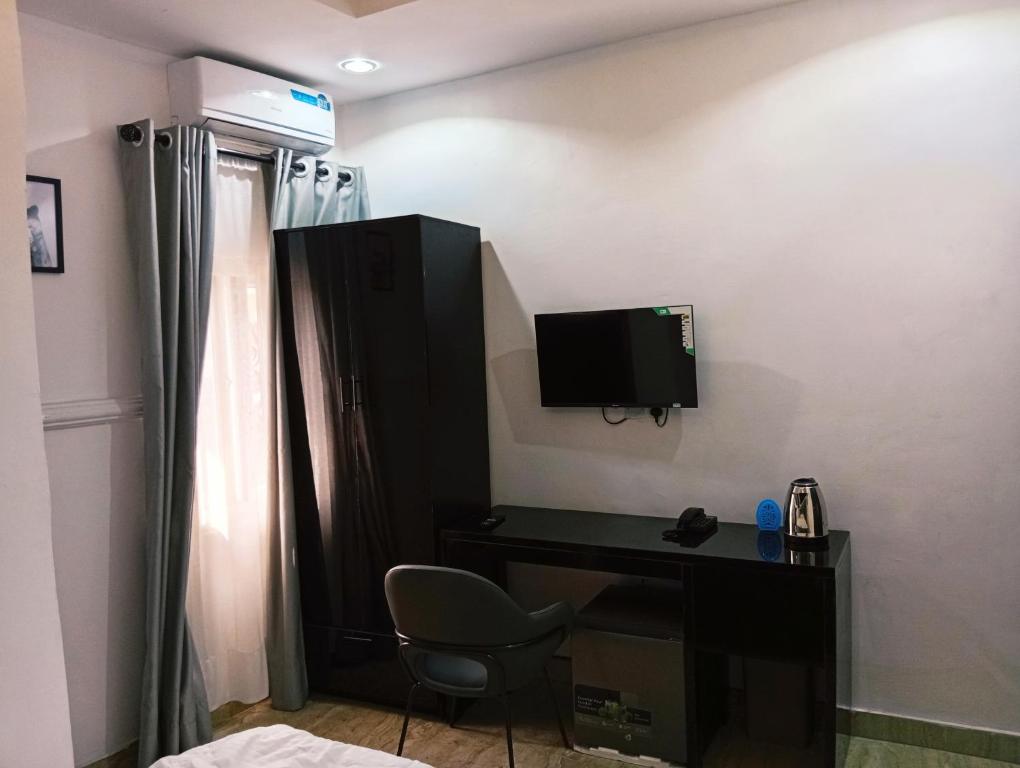 Μια τηλεόραση ή/και κέντρο ψυχαγωγίας στο Heirloom Luxury Hotel and Apartments