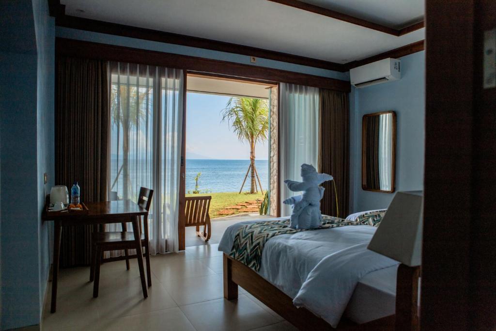 لابی و فضای عمومی Blue Harbor Beachfront Villas & Resto - تصویر ۵