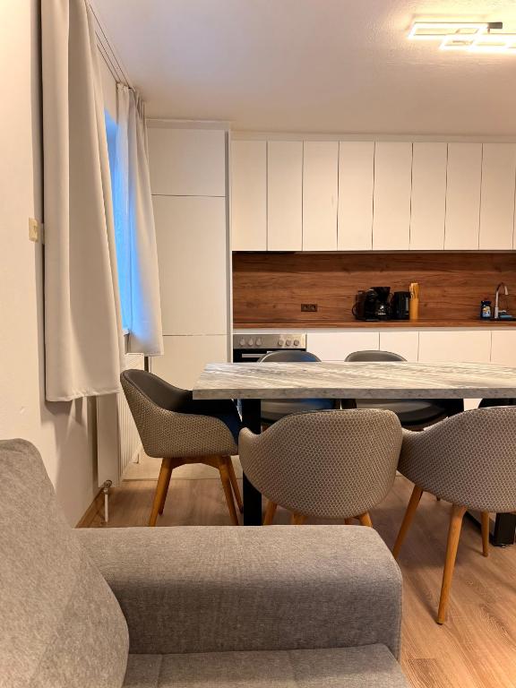 a living room with a table and chairs at Appartement Kodra in Sonnberg