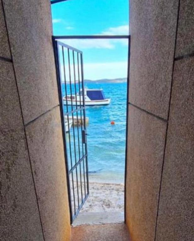 First Row to The Sea - Ideal for Families - Sea at Your Doorstep - House Sisko - فيلا - واجهة الشاطئ
