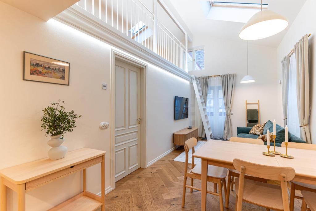 a dining room and living room with a table and chairs at Fellin Apartment in Viljandi
