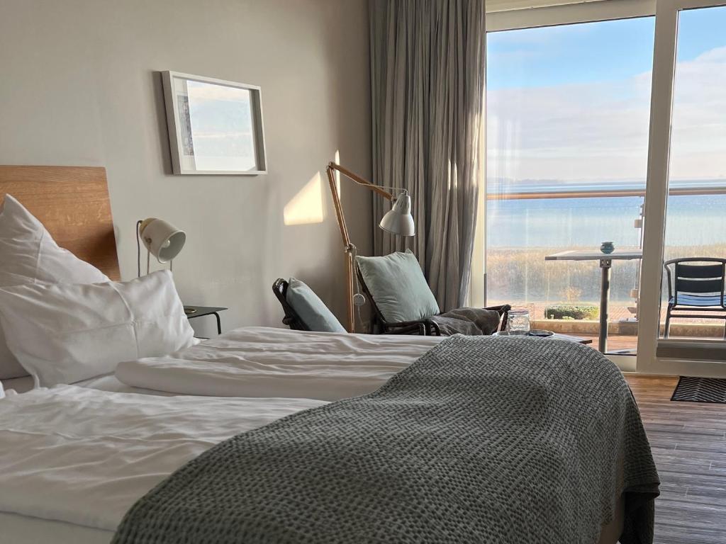 Ostsee-Strandhaus-Holnis - Deluxe Double Room With Balcony And Sea View
