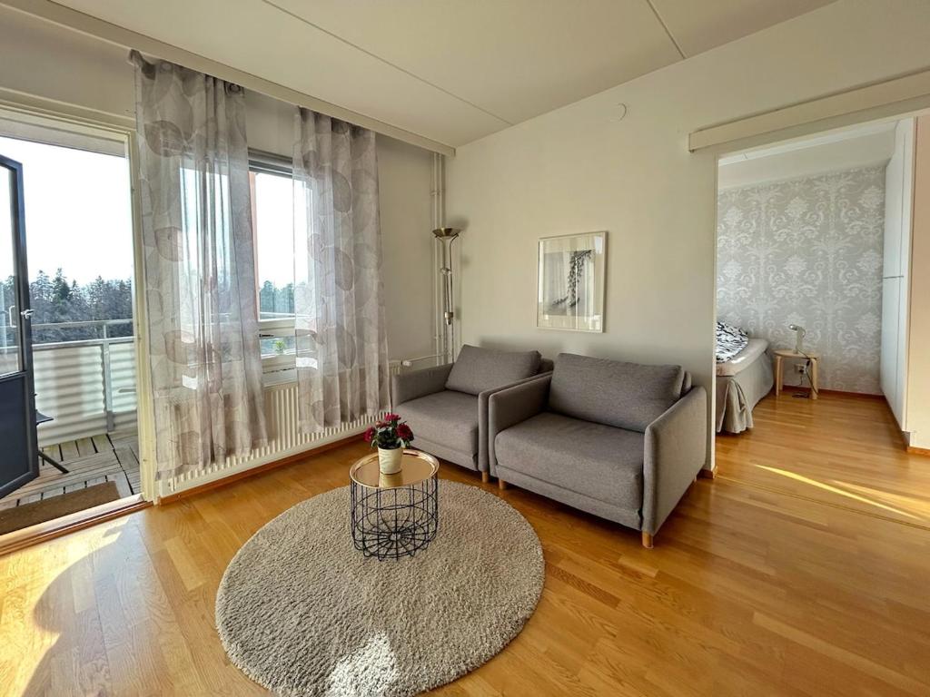 Posezení v ubytování Elegant and Cozy Apartment with Sauna in Espoo