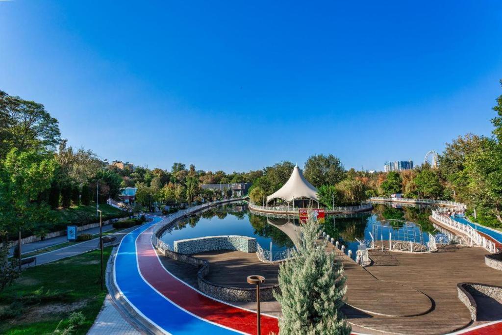 Πισίνα στο ή κοντά στο 2 BR stylish apartment in the most Center of Tashkent