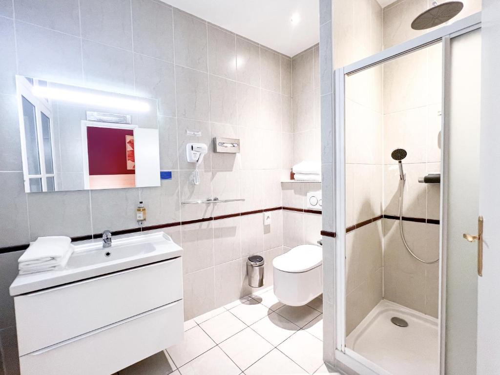 Hotel d'Aragon - Place de la Comédie - 18