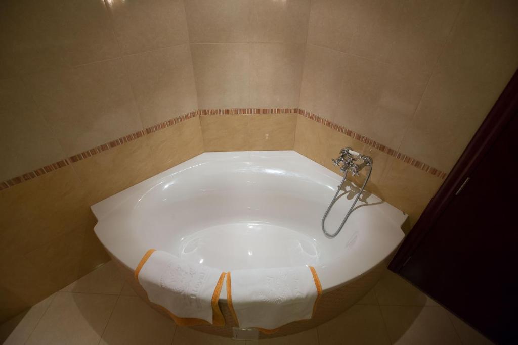 Casino & Hotel Royal - Deluxe Double Room With Bath