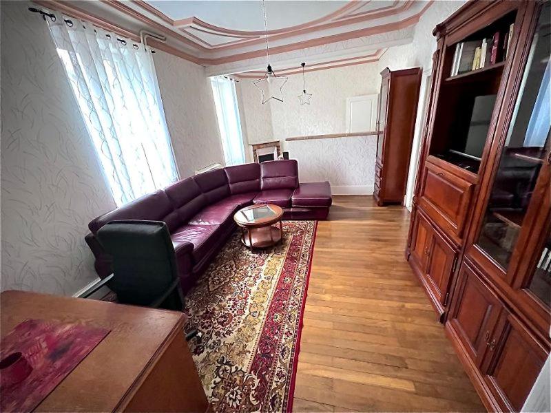 a living room with a purple couch and a table at Acacia 2 in Nevers