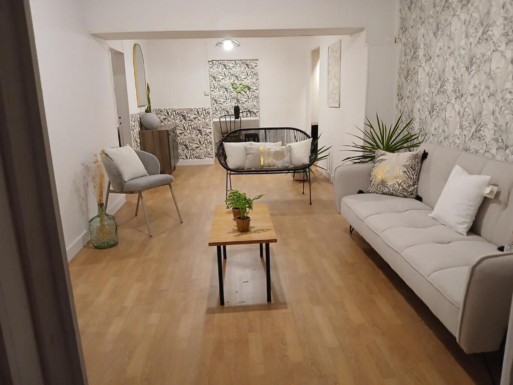 Posezení v ubytování Charmante maison meublée à louer à Sainte-Clotilde