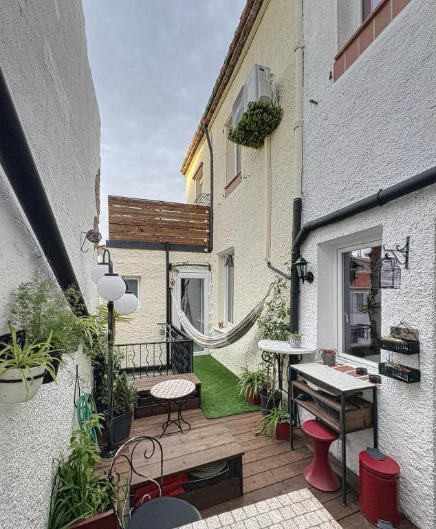 an outdoor patio with a table and a piano at Le Domaine de Cécile by Alto Service in Perpignan