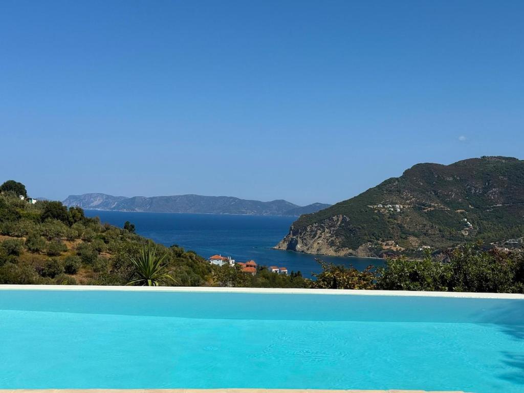 Naturlandskabet i nærheden af villaen