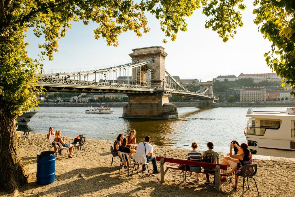 Θέα στο ποτάμι κοντά σε αυτό το διαμέρισμα