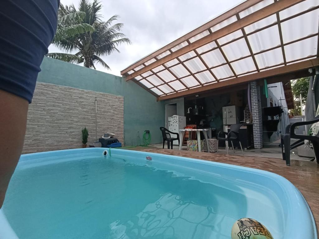 Swimmingpoolen hos eller tæt på Quintal da Ane Caraguatatuba