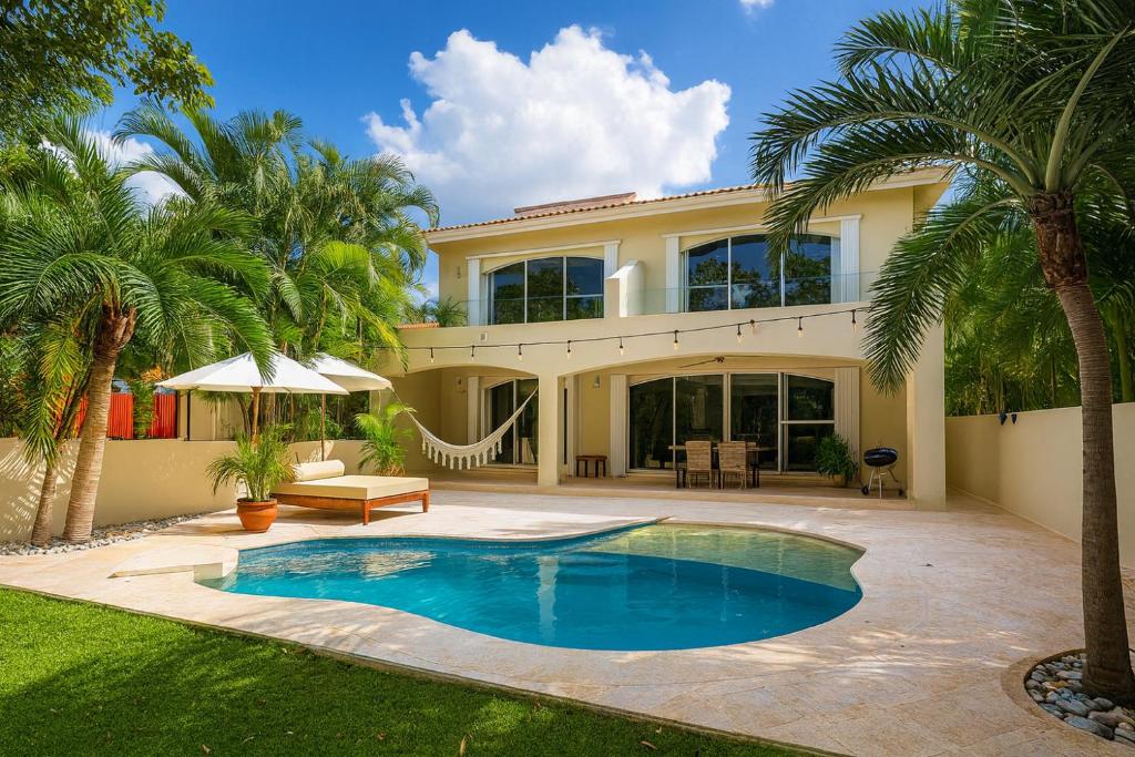 a house with a swimming pool in the yard at 7BR Private Jacuzzi & Pool Villa Sleeps 16 Walk to Beach Lagoon and Golf in Puerto Aventuras