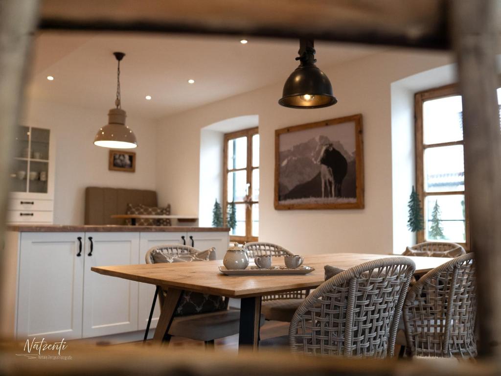 Kuchyň nebo kuchyňský kout v ubytování Charmante Altbauwohnung mit Flair in Polling