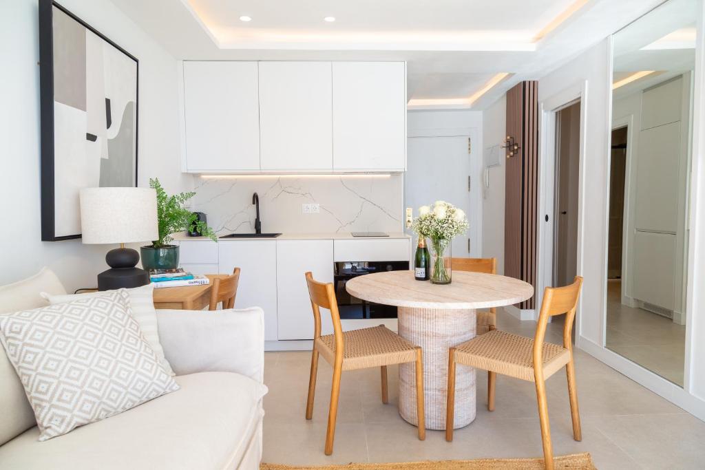 Khu vực ghế ngồi tại Joan Miró Luxury Apartment