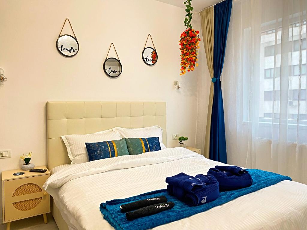 En eller flere senge i et værelse på 1Bedroom Sofa 1child Full Kitchen Free Parking