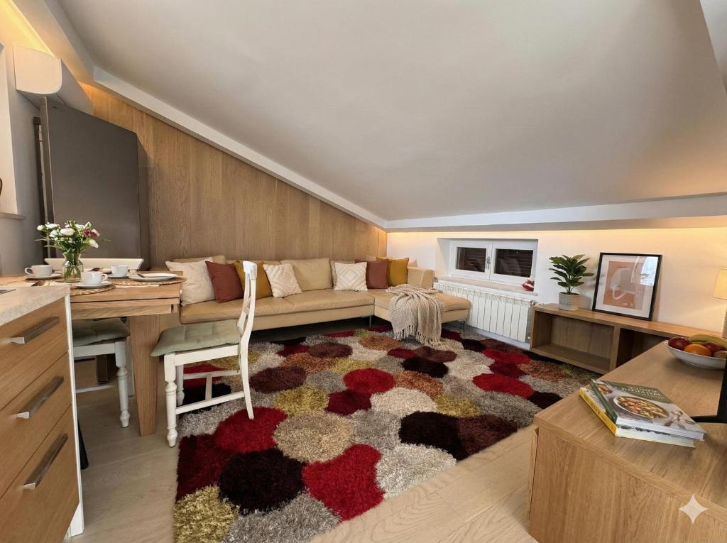 Et opholdsområde på Luce - Luxury penthouse - panoramic terrace - super central - only real beds - wifi airco TV65