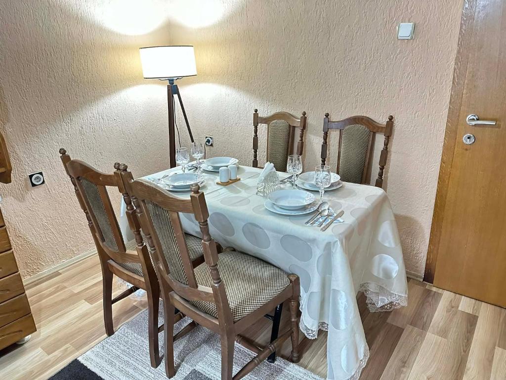 Billede fra billedgalleriet på Family Apartment near Shadervan i Prizren