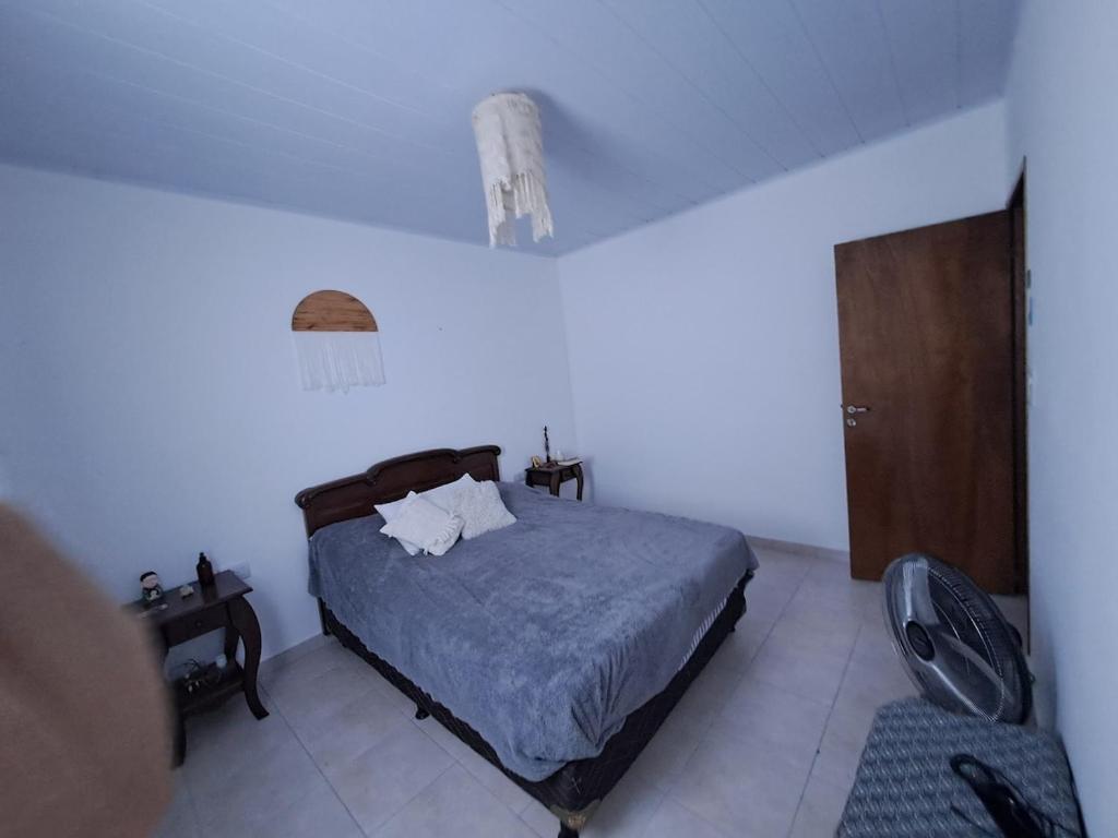 En eller flere senge i et værelse på Casa con dos habitaciones y patio