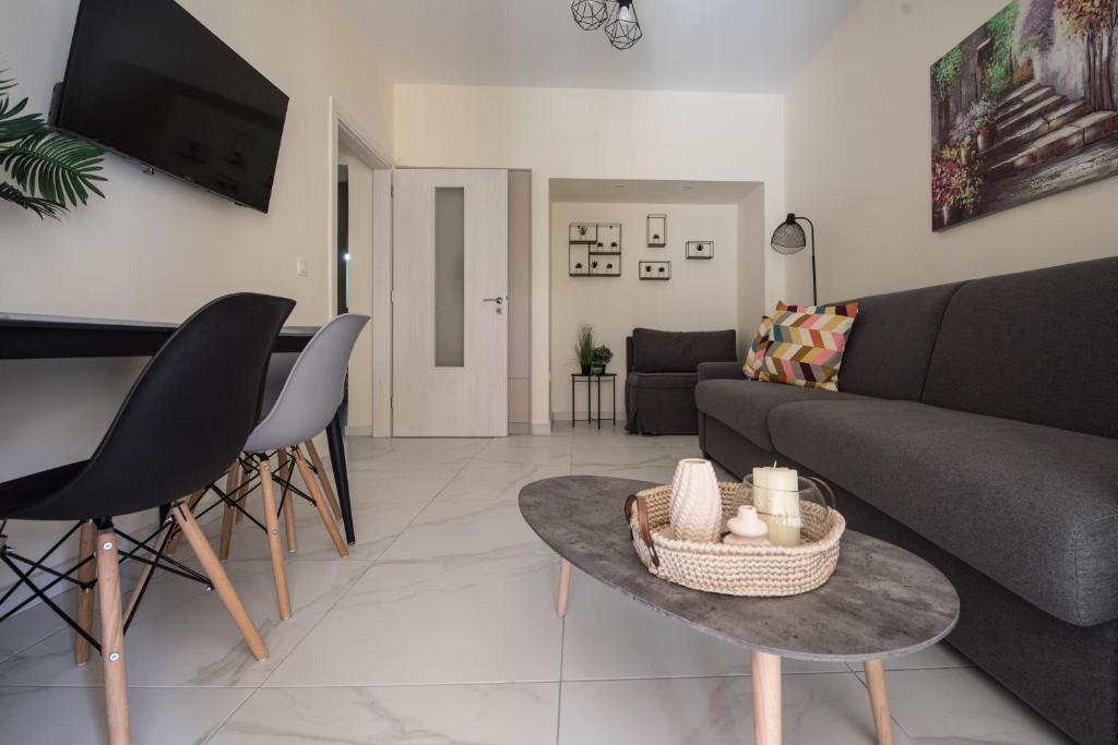 ANDIE Athens Central 1BR with 2 Baths