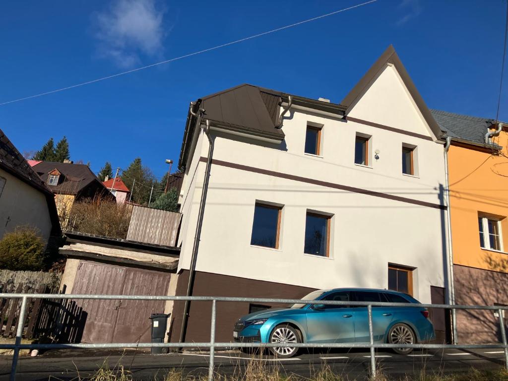 Το κτήριο όπου στεγάζεται  η παραθεριστική κατοικία