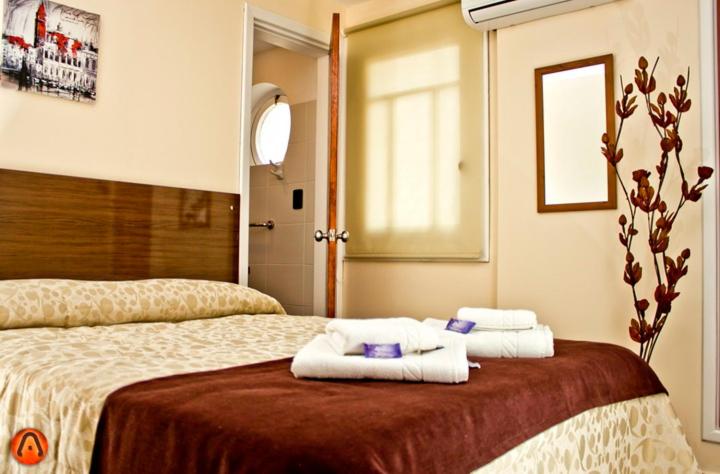 Postel nebo postele na pokoji v ubytování Hotel Esmeralda