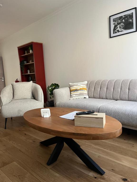 Khu vực ghế ngồi tại FDS Cosy House