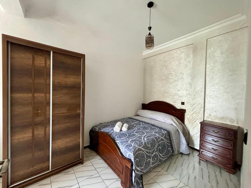 En eller flere senge i et værelse på Apartamento Centrico en Bab Okla