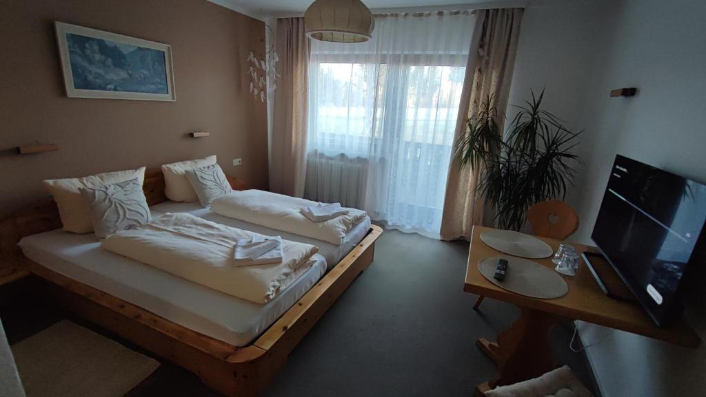 Landgasthaus Backhof-Helmle - Double Room With Balcony