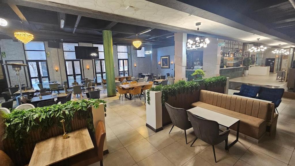 Restaurace v ubytování Modern City Stay at Mapungubwe Hotel Marshalltown