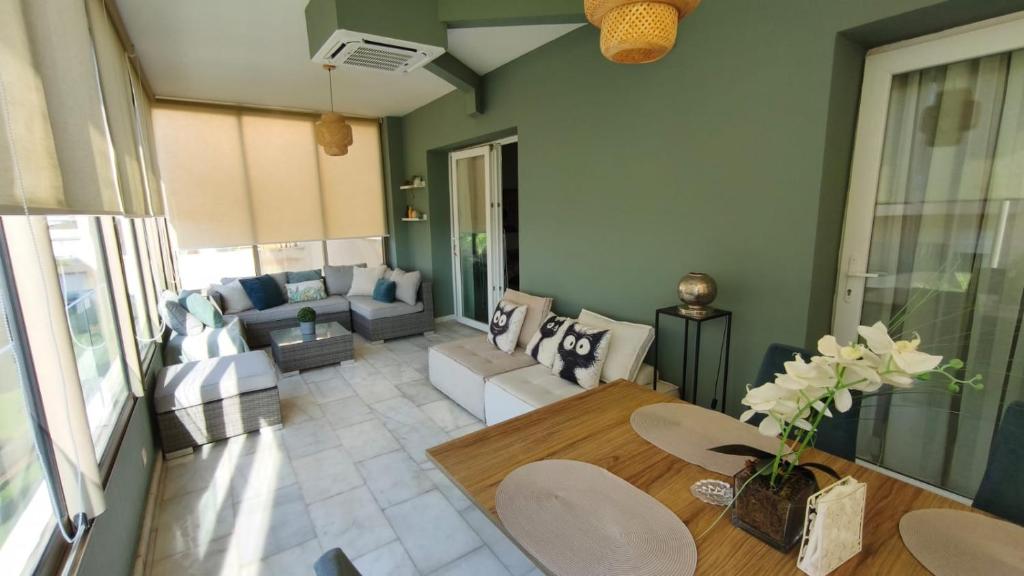 Χώρος καθιστικού στο Appartement Chaleureux à Bouznika- Plage Oued Cherrat - à 30min de Rabat 1chambre 1 salon