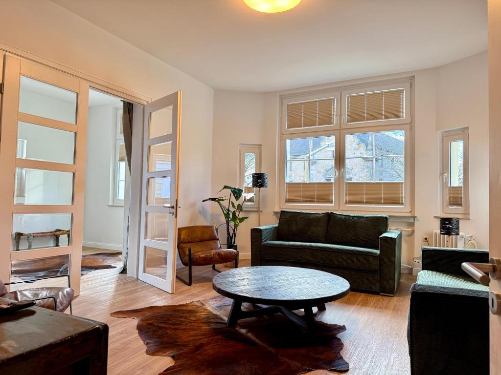 a living room with a couch and a table at Villa am Wall - Altstadt City in Osnabrück