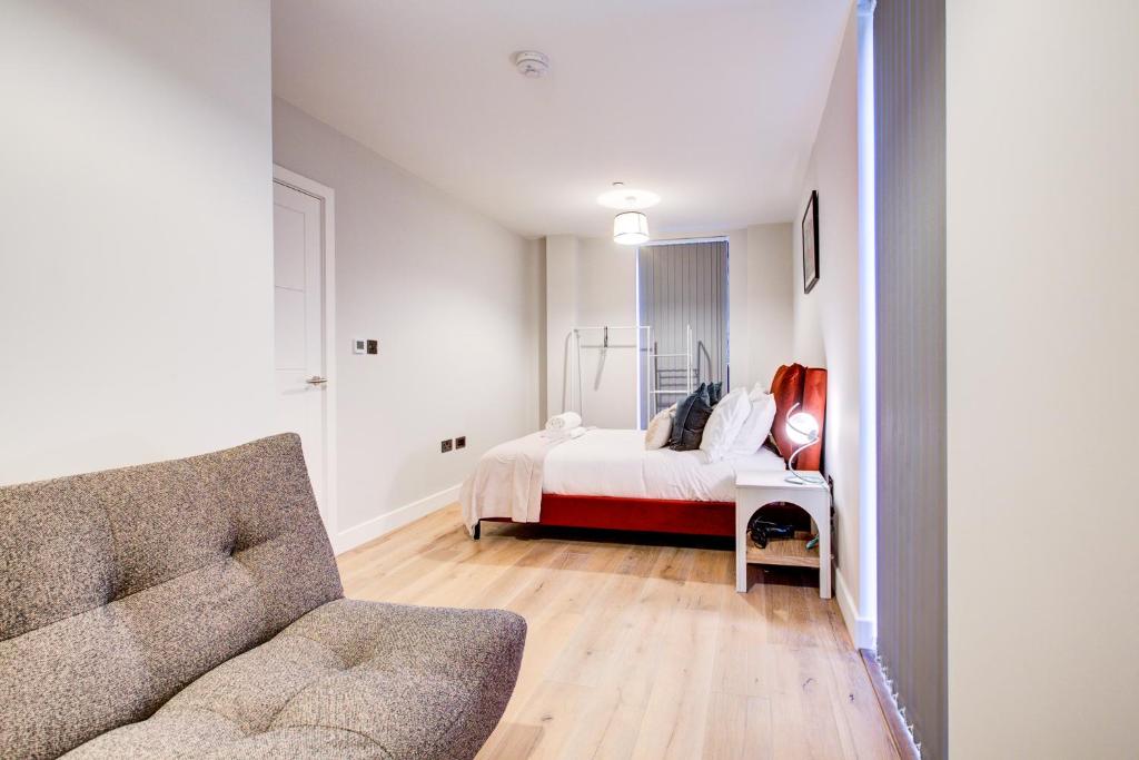 En eller flere senge i et værelse på Amity Slawn by Artsy