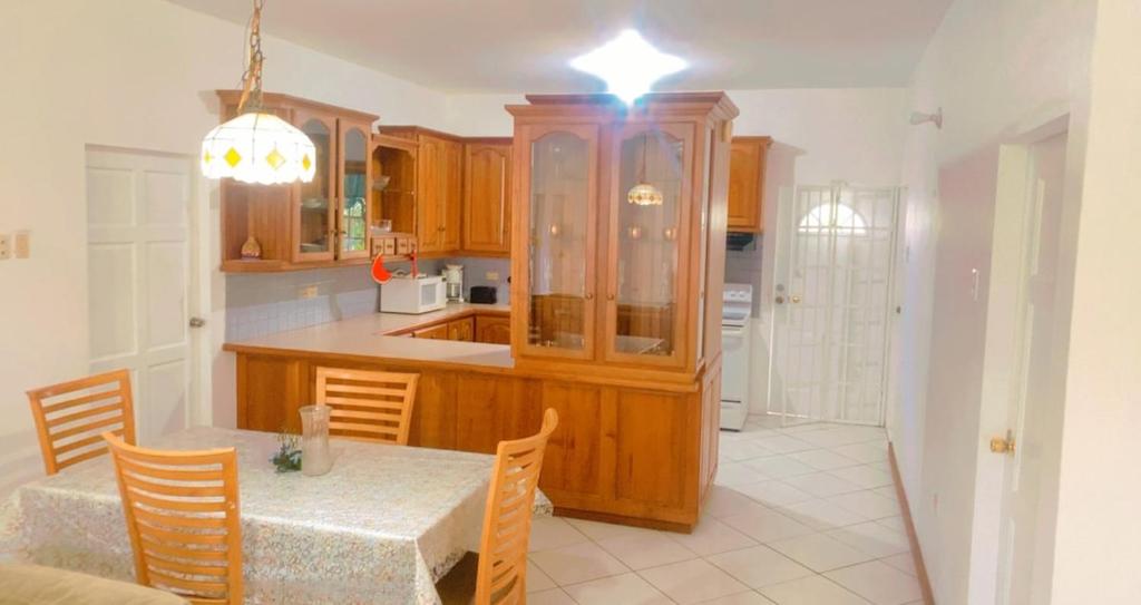 Køkken eller tekøkken på The Bon Accord Beach House