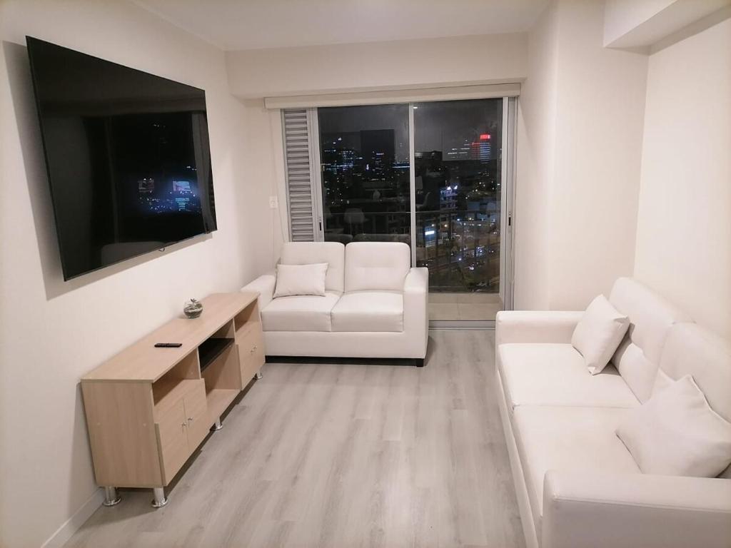 Posezení v ubytování cozy apartment with swimming pool parking includ