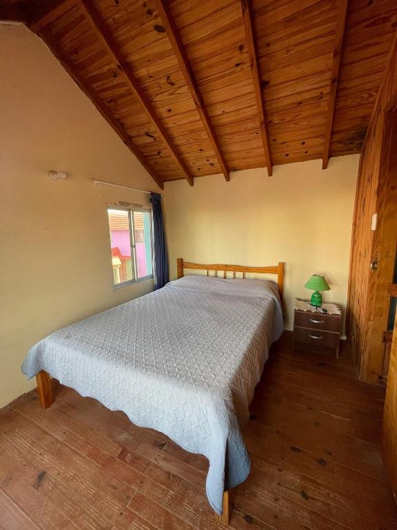 En eller flere senge i et værelse på Casa La Gloria A 3 cuadras del mar