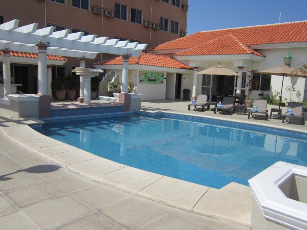Bazén v ubytování Hotel Baluarte nebo v jeho okolí