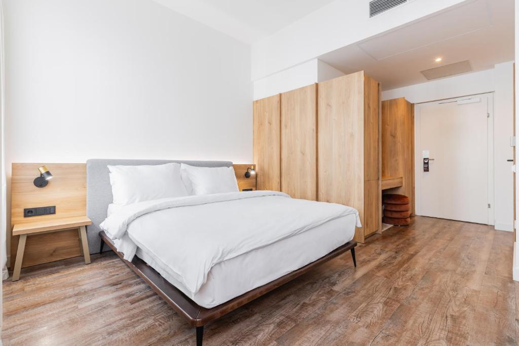 En eller flere senge i et værelse på FortyPlusOne Hotel Vienna