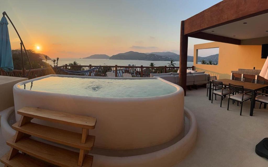 View of Jungle Penthouse w Sunset Rooftop Private Pool - Booking.com