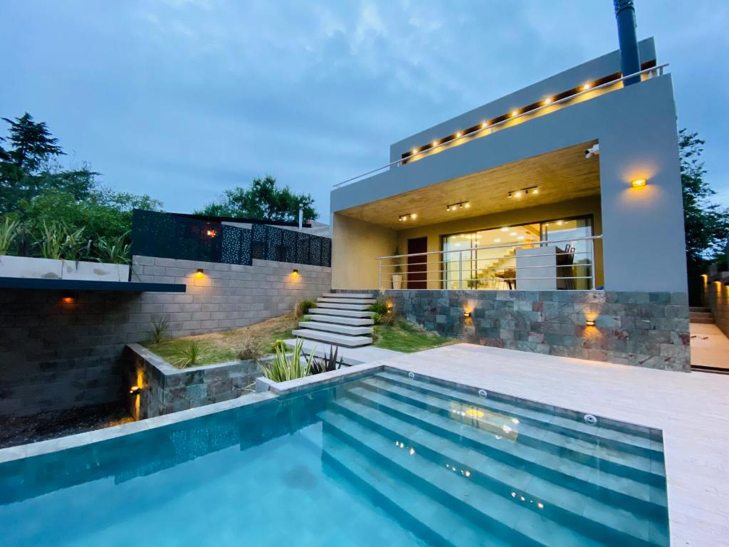 Swimmingpoolen hos eller tæt på Casa lujosa en Tanti