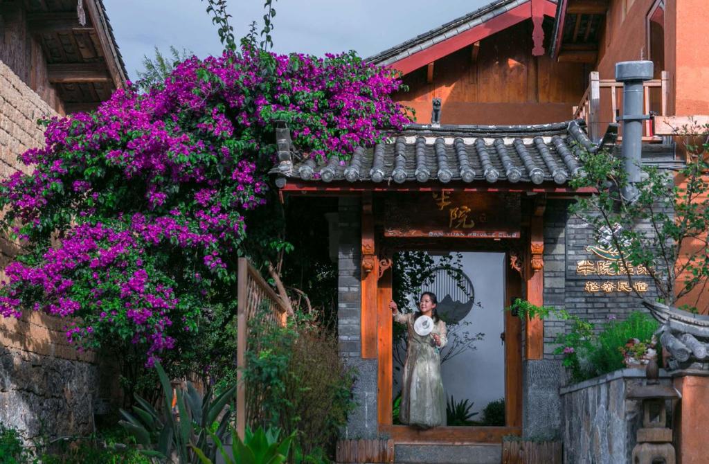En have udenfor LiJiang Sunshine Garden Villa