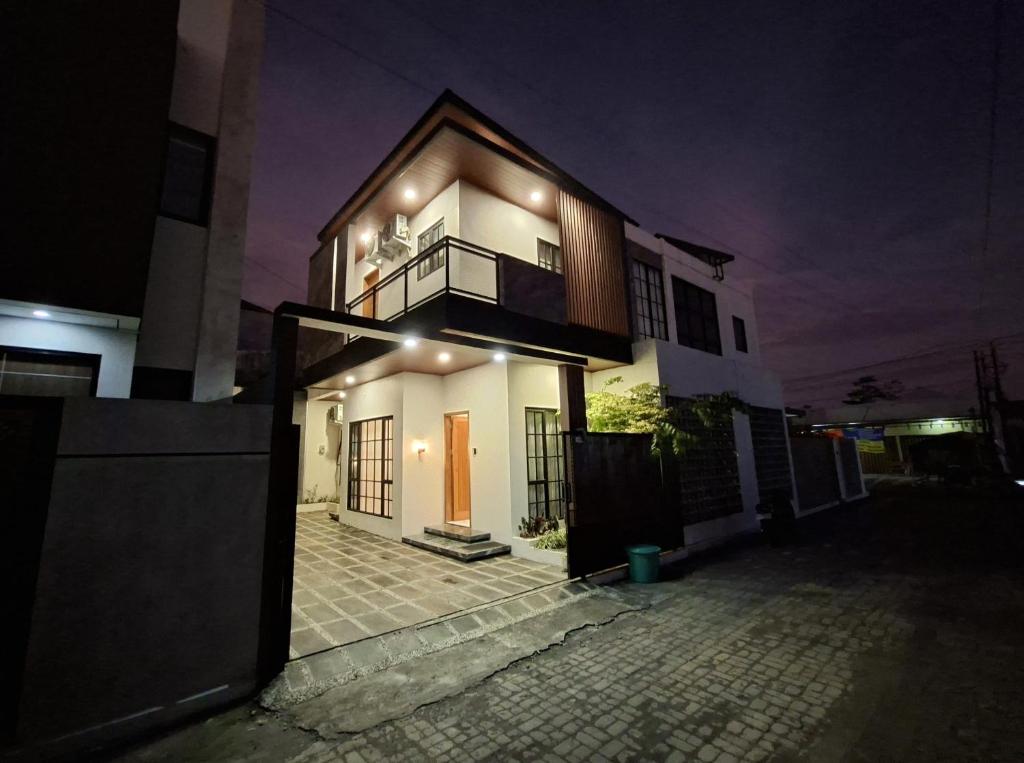 Το κτήριο όπου στεγάζεται  η βίλα