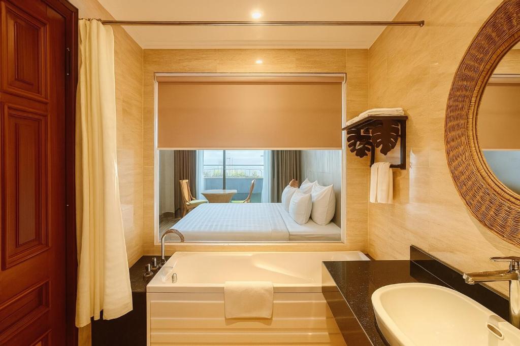 Phòng Deluxe Giường Đôi/2 Giường Đơn Nhìn Ra Thành Phố