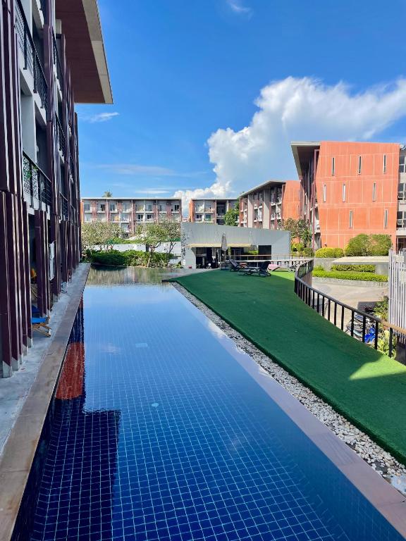 a swimming pool in the middle of a building at Extra large apartment with sea view & 2 pools in Bangrak Beach