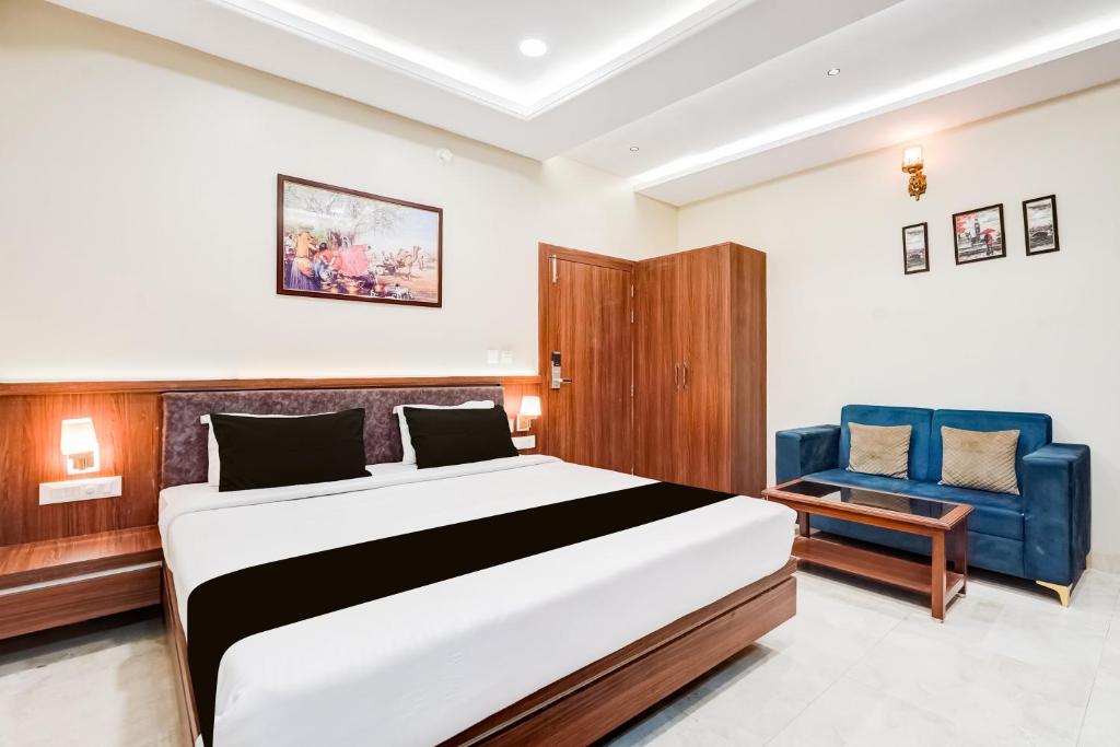 Ένα ή περισσότερα κρεβάτια σε δωμάτιο στο Super Townhouse Jodhpur Clock Tower Formerly Shiv Hari Heritage