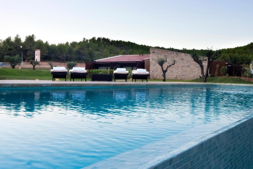 Bazén v ubytovaní Hotel El Molí alebo v jeho blízkosti