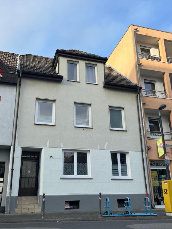 Tòa nhà nơi căn hộ tọa lạc